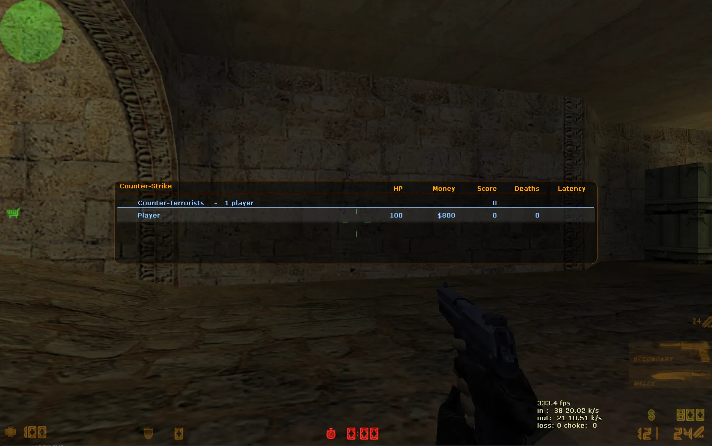 CS 1.6 em jogo com o placar aberto, radar no canto e 333 FPS